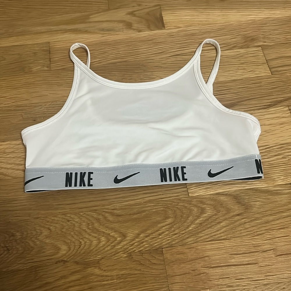 Nike girls trophy sports bra